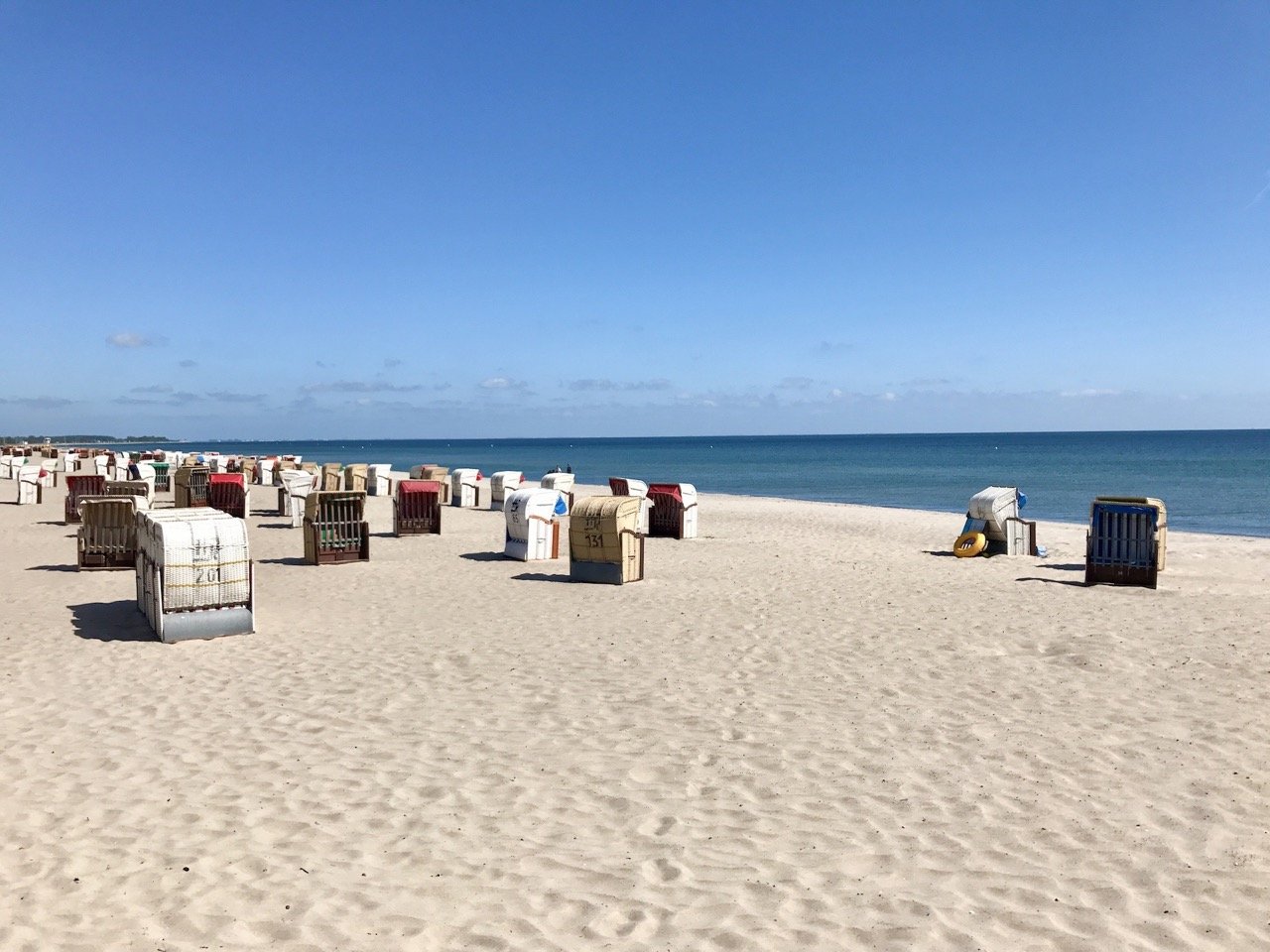 Sandstrand Dahme an der Ostsee – feiner Sand und Strandkörbe an der Lübecker Bucht